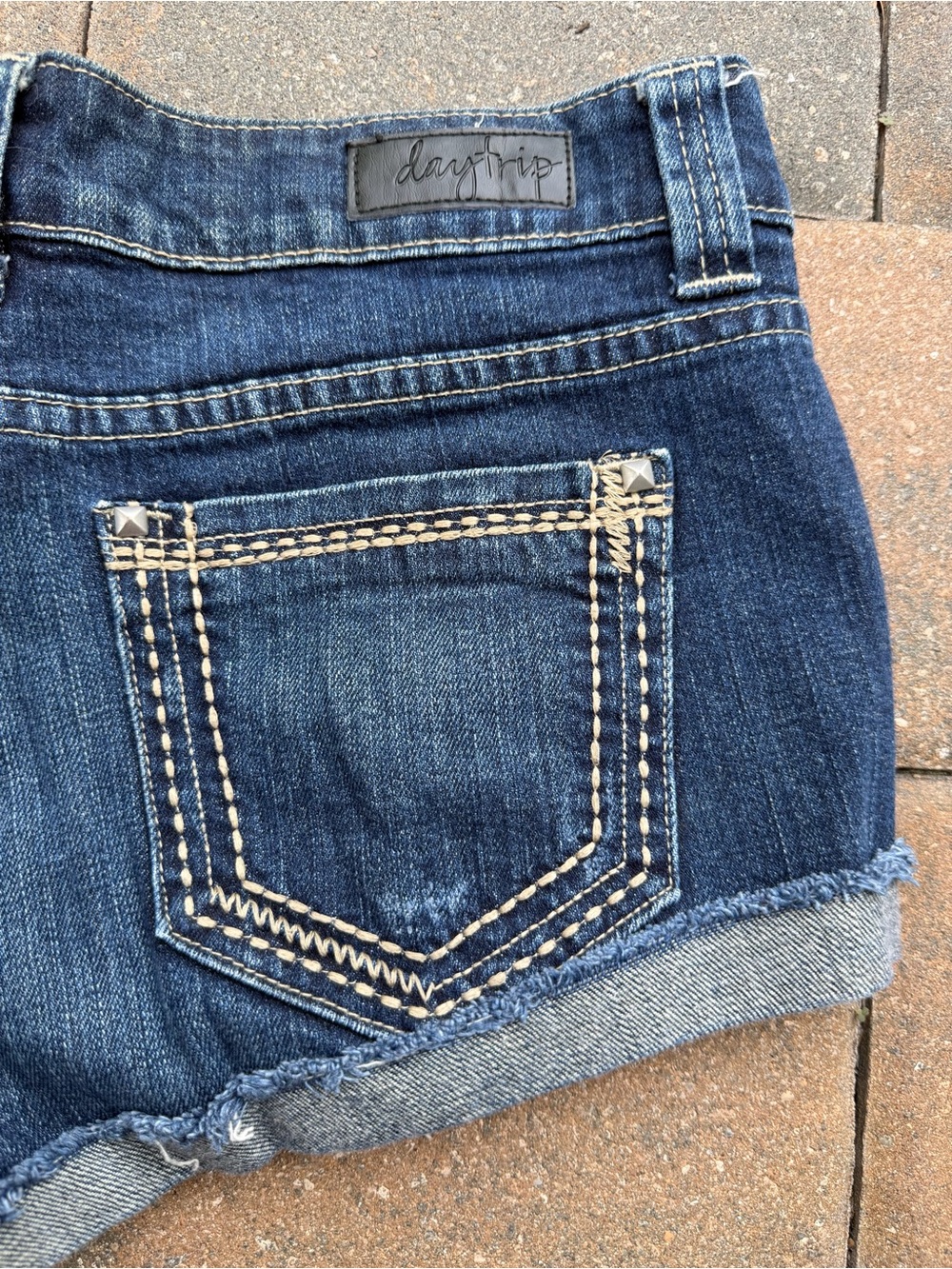 Y2K vintage low rise Daytrip Jean shorts size 28